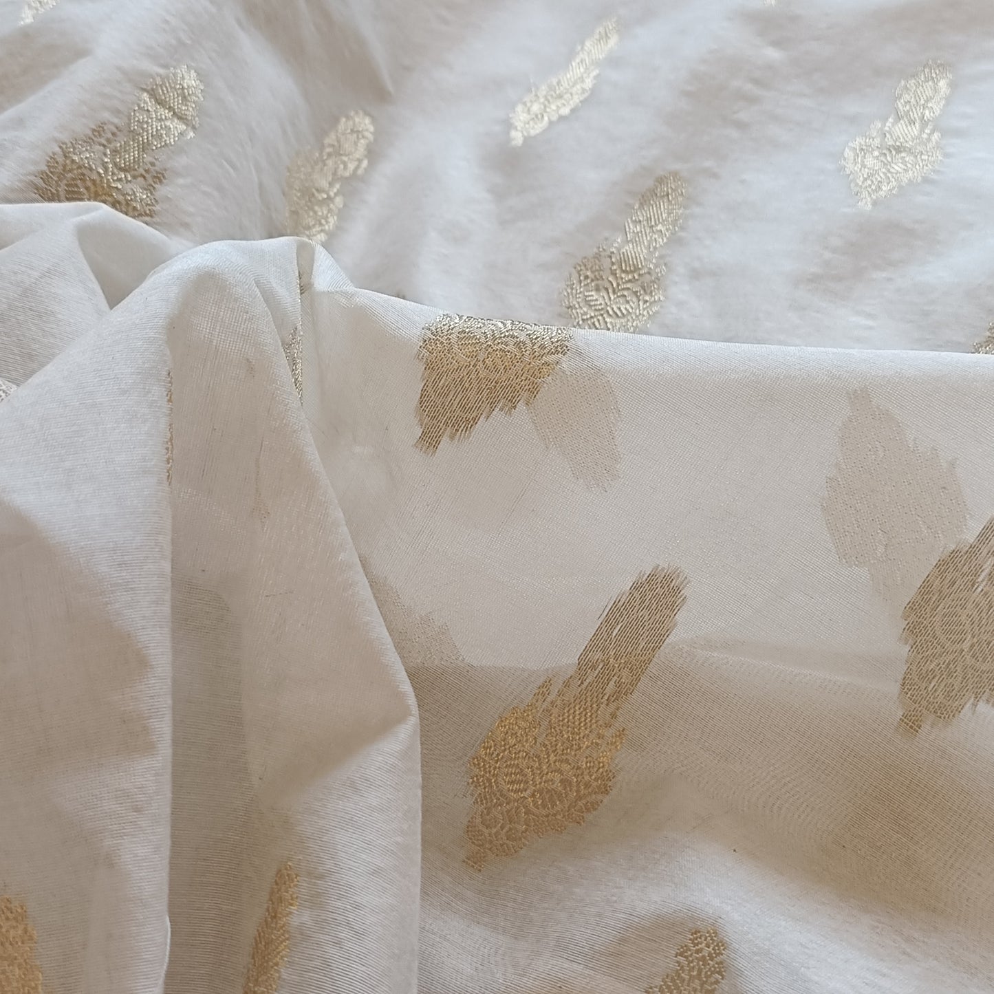 धागों की कलाकारी - Premium Silk Fabric with Benarasi Buties - Fabric | Tags: Silk