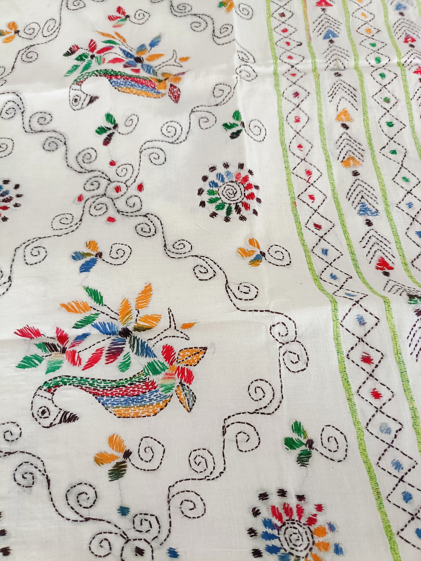 गौरांगी - Handmade Kantha Stitch Khesh Cotton Saree