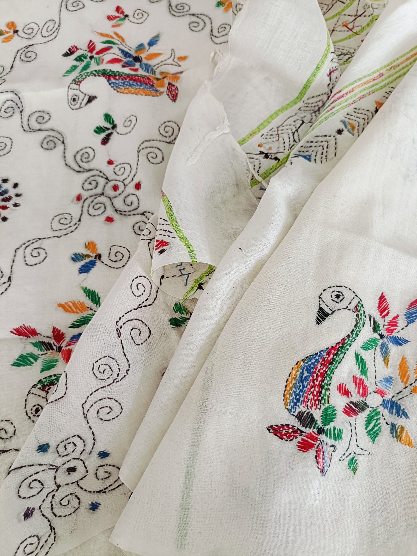 गौरांगी - Handmade Kantha Stitch Khesh Cotton Saree