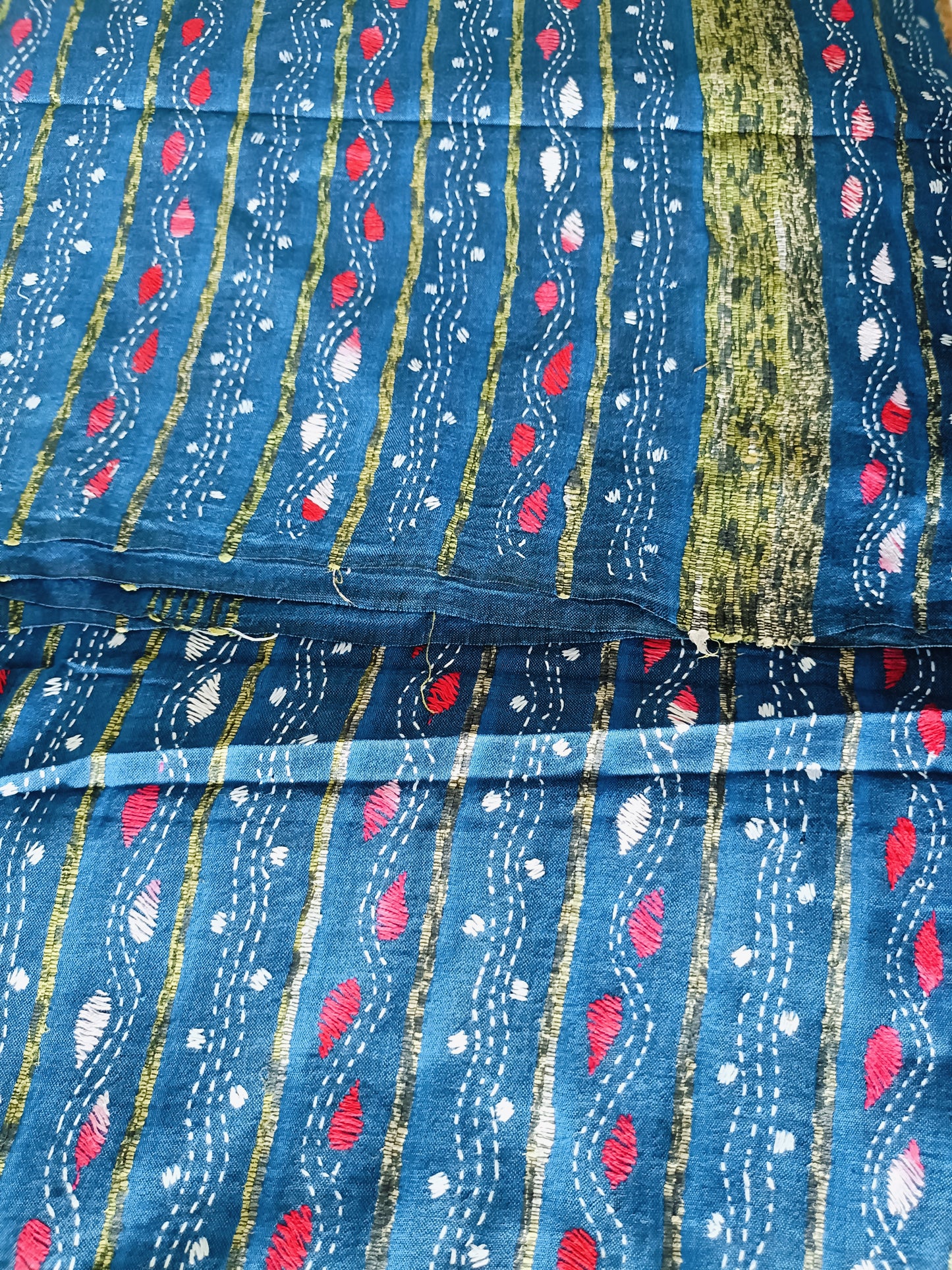 नीलांजना - Handmade Kantha Stitch Khesh Cotton Saree