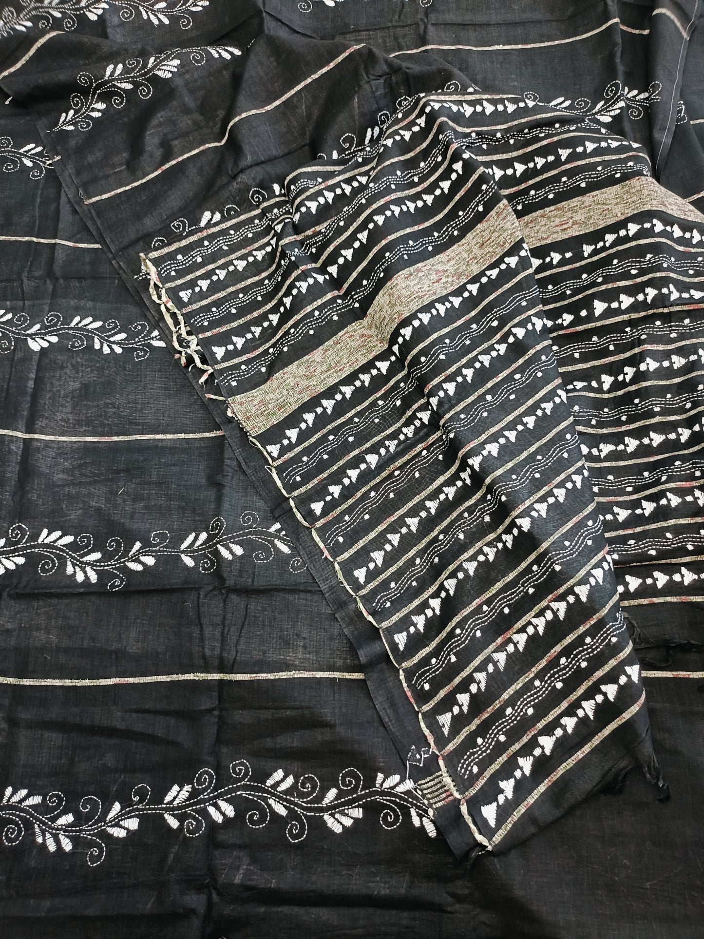काव्या - Handmade Kantha Stitch Khesh Cotton Saree