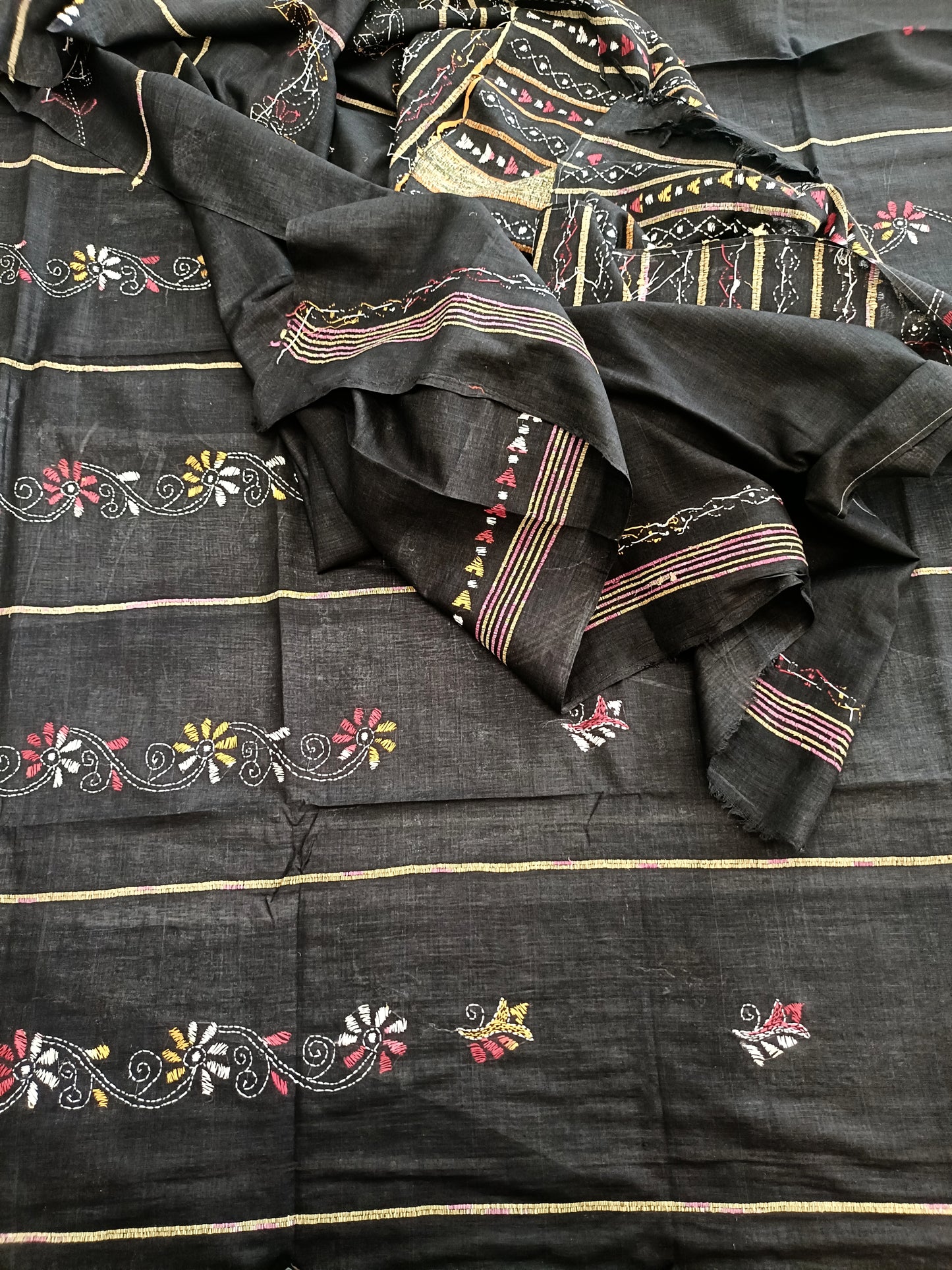 आर्या - Handmade Kantha Stitch Khesh Cotton Saree