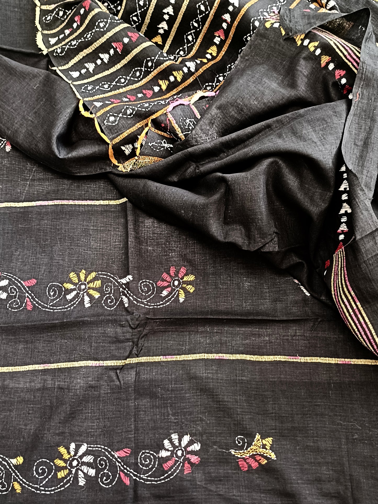 आर्या - Handmade Kantha Stitch Khesh Cotton Saree