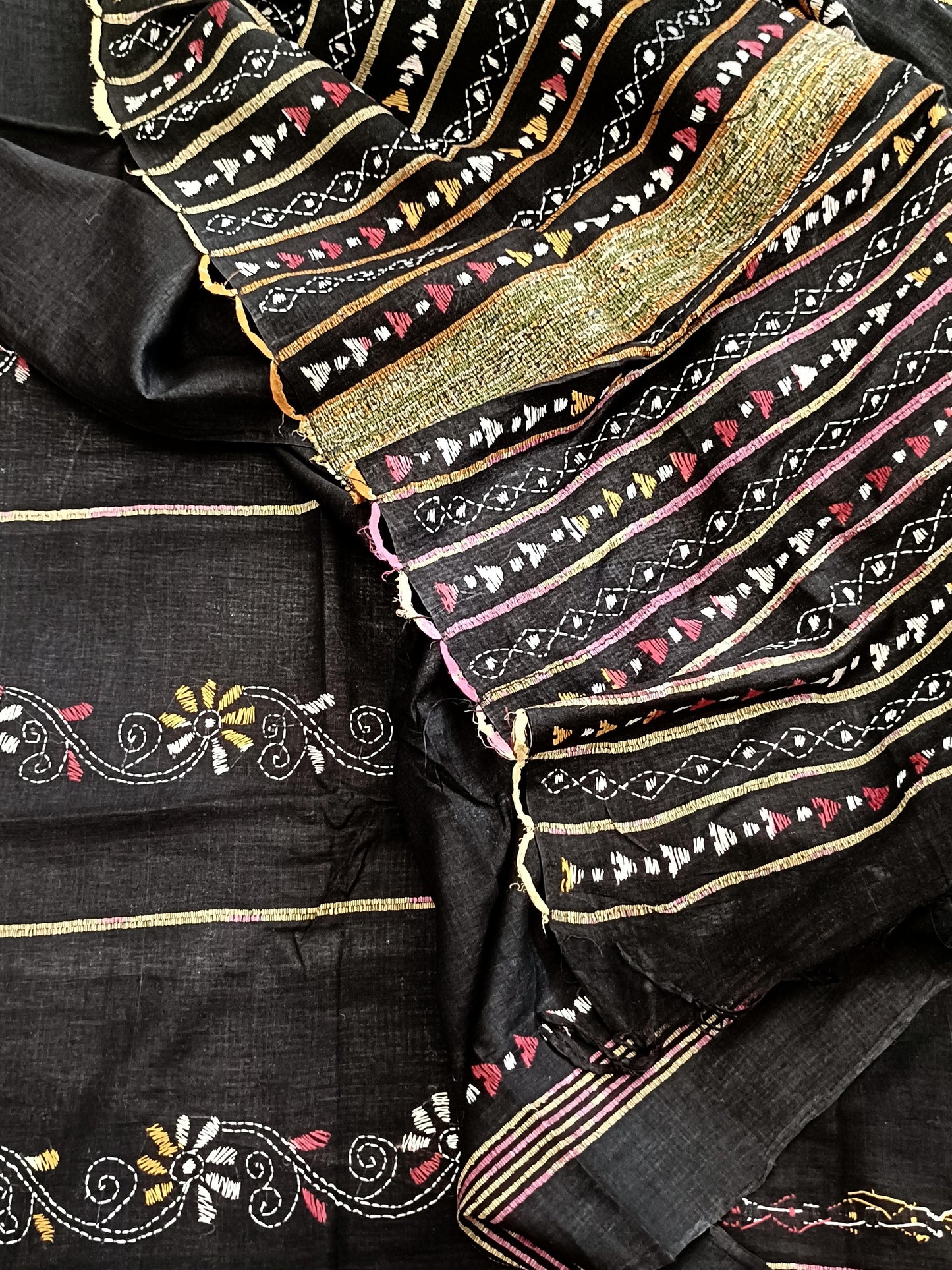 आर्या - Handmade Kantha Stitch Khesh Cotton Saree