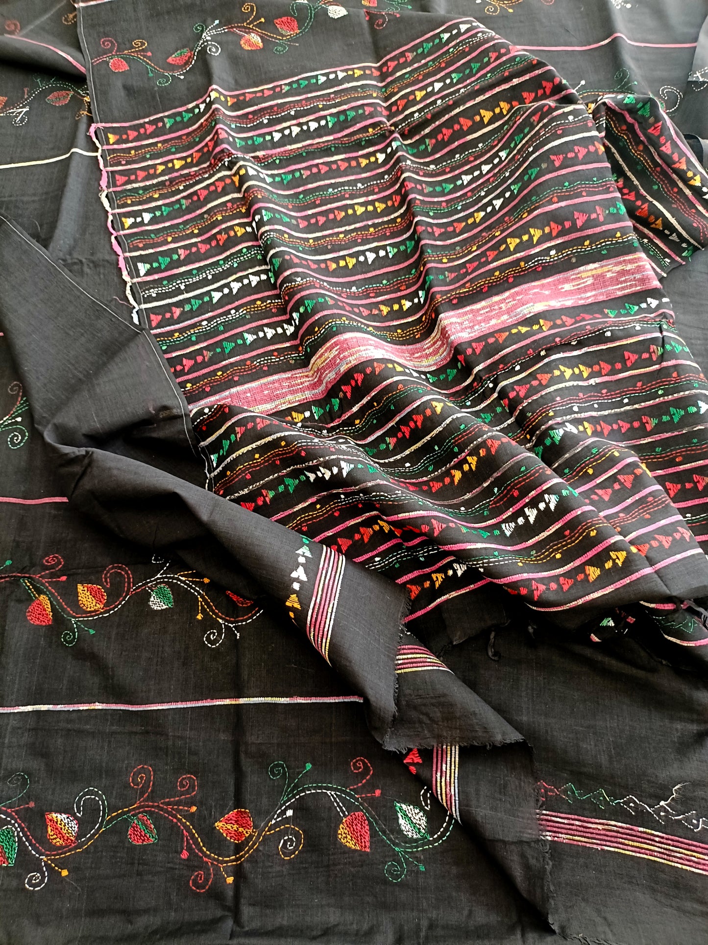 नंदिता - Handmade Kantha Stitch Khesh Cotton Saree