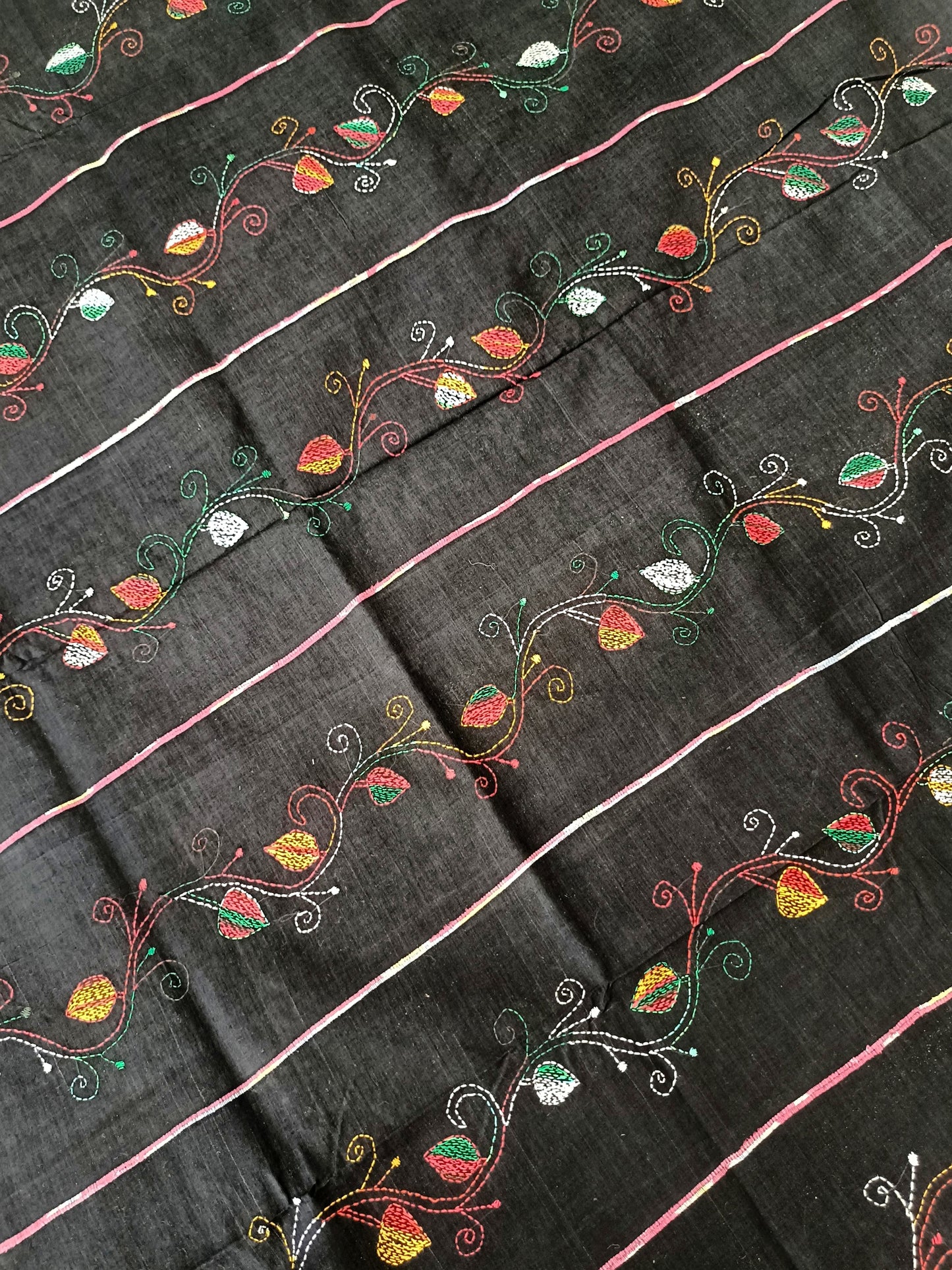 नंदिता - Handmade Kantha Stitch Khesh Cotton Saree
