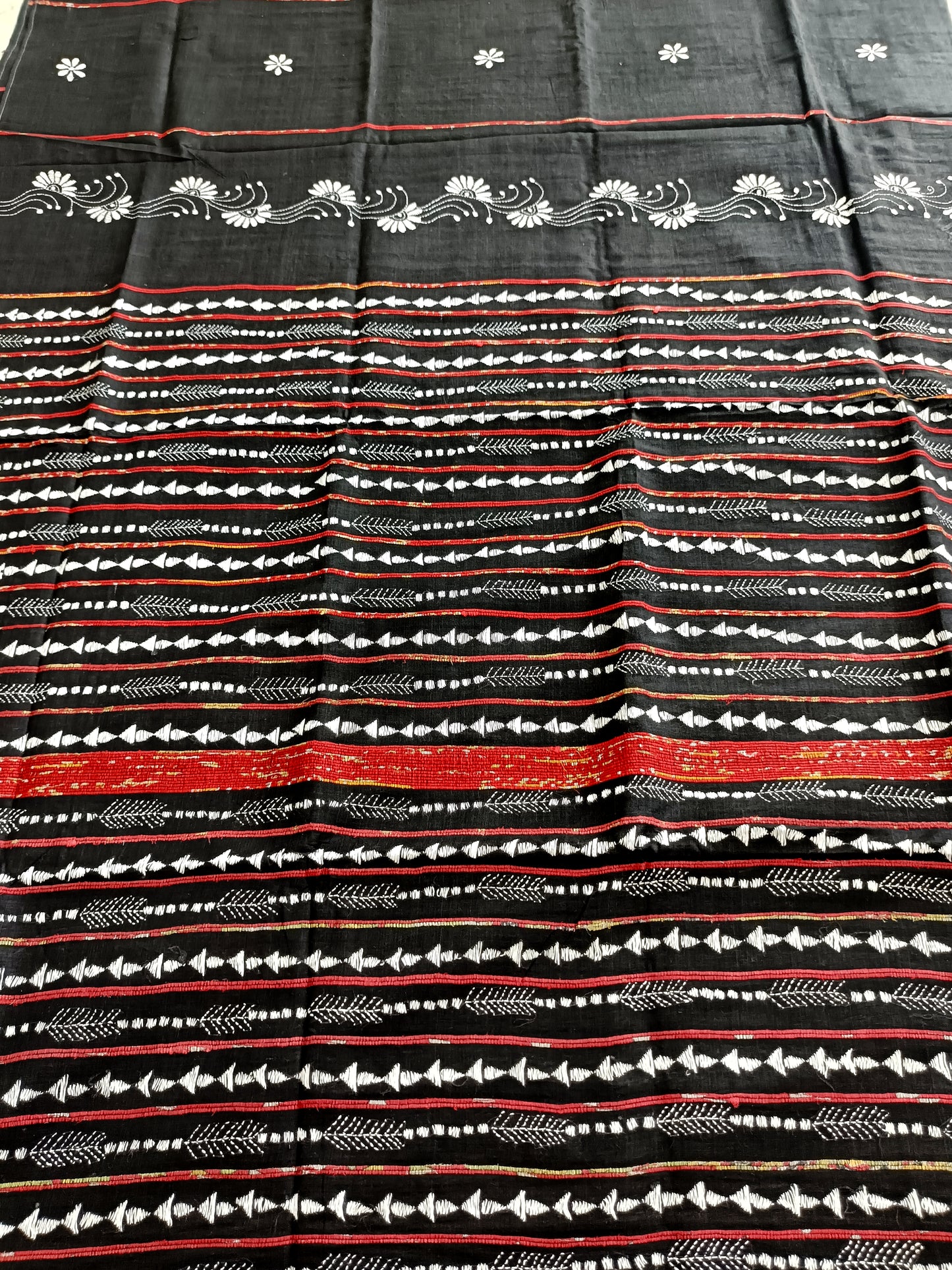 सान्या- Handmade Kantha Stitch Khesh Cotton Saree