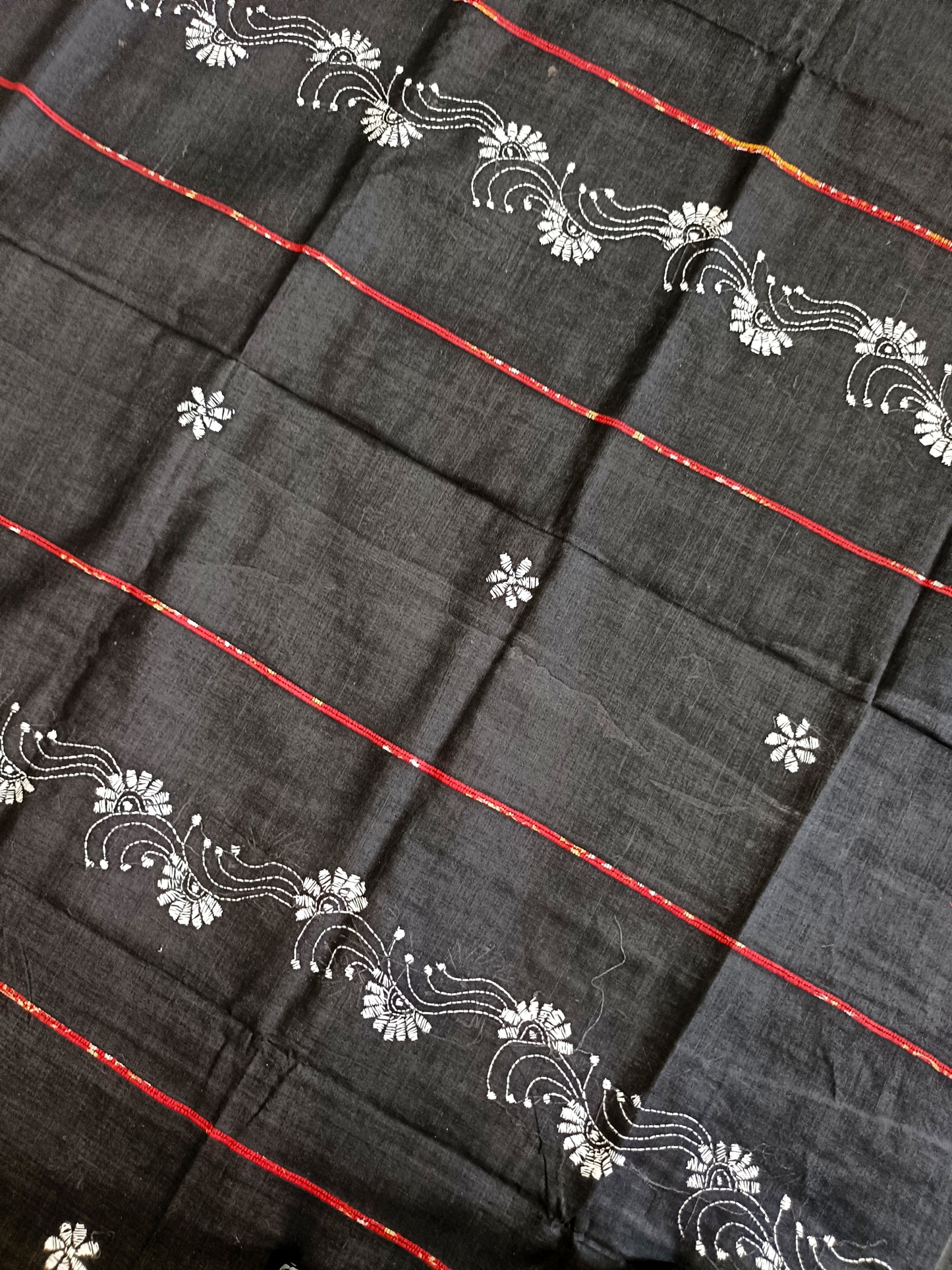 सान्या- Handmade Kantha Stitch Khesh Cotton Saree