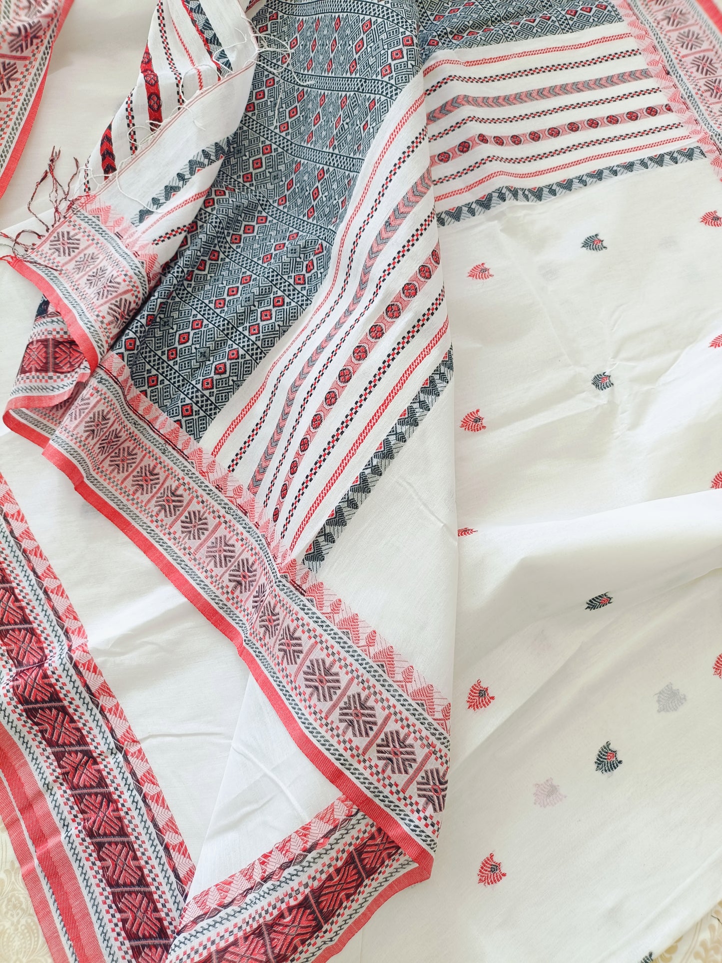 रश्मि - Bengal Cotton Handwoven Sarees