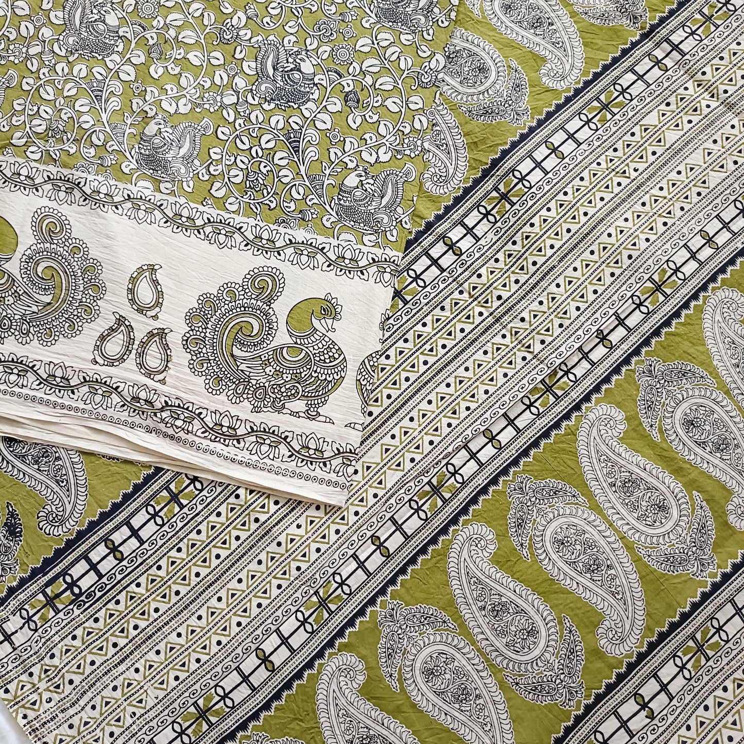 चक्रवर्ण चित्तचोर - Handmade Kalamkari Mul Cotton Sarees - Saree | Tags: Kalamkari Mul Cotton