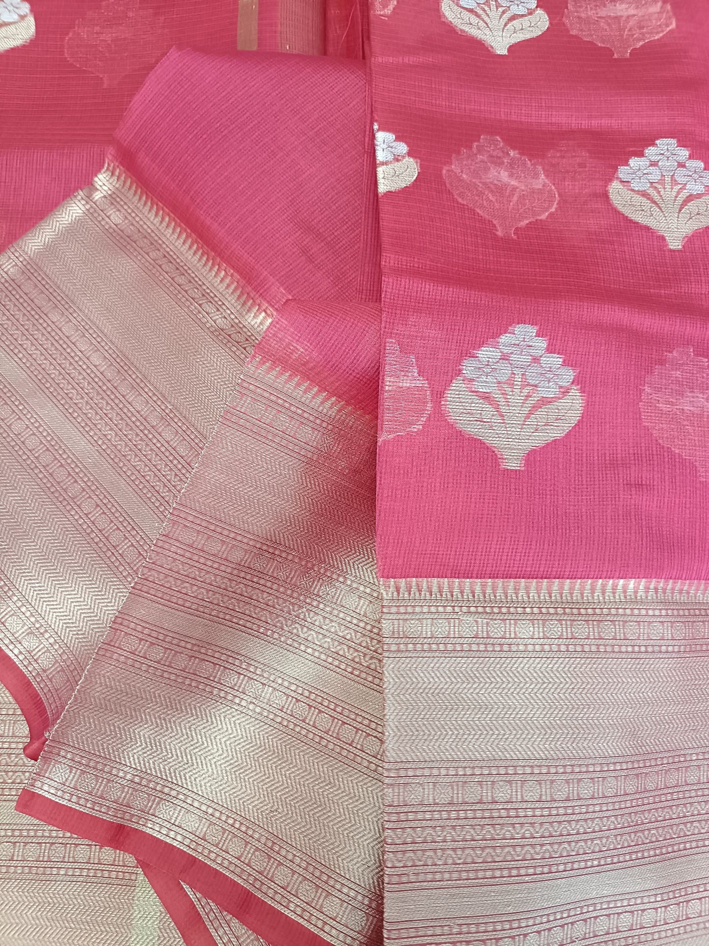 राजनन्दिनी - Gorgeous Kota Doria Saree with Heavy Zari Work