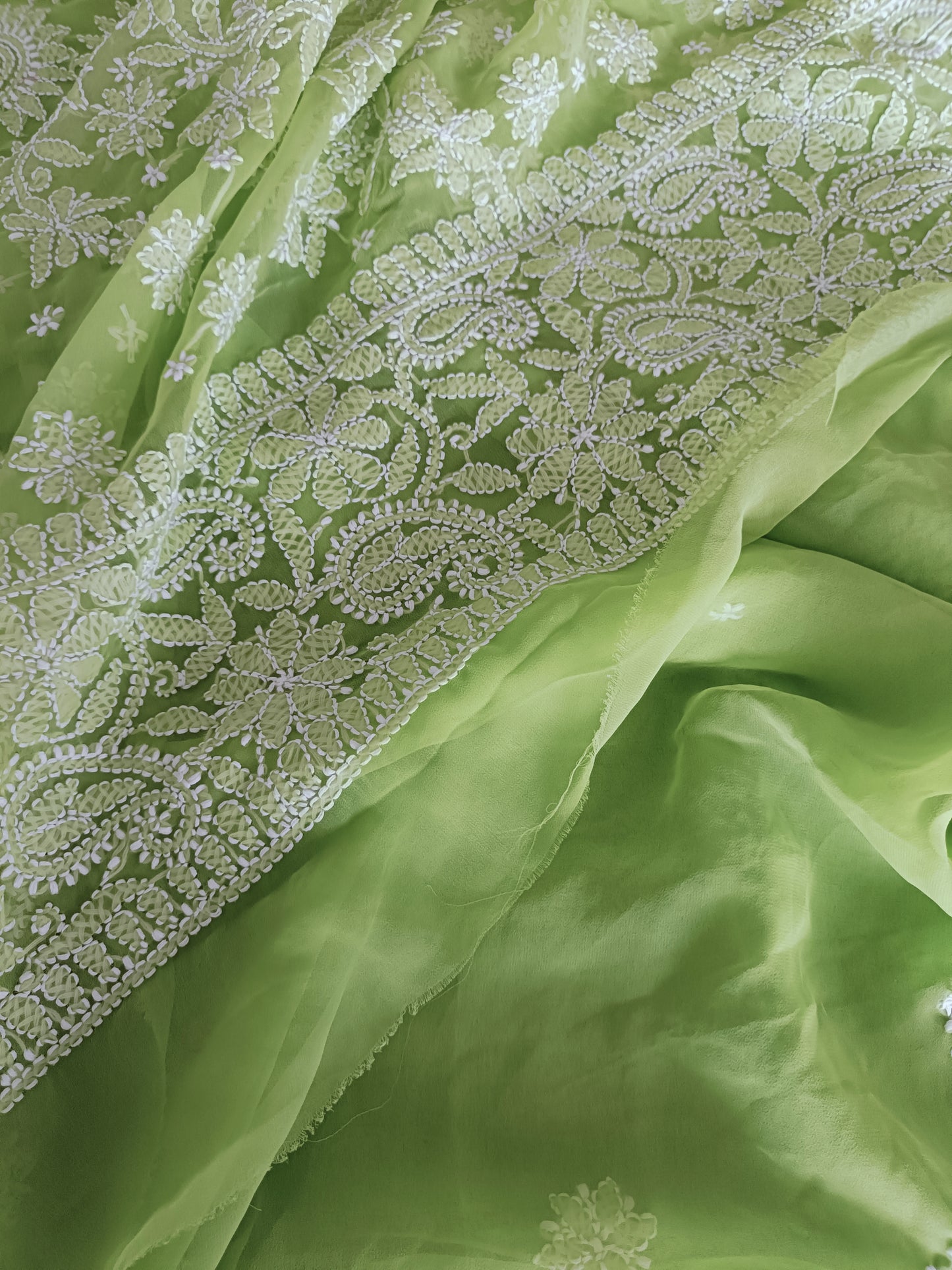 वृतिका़ - Soft Georgette Chikankari Saree