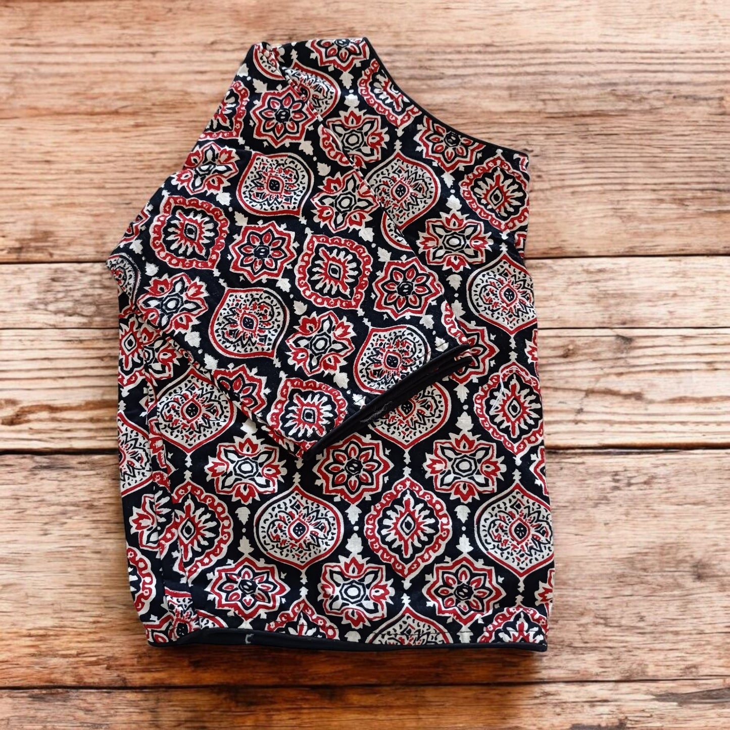 कव्यमयी - Stitched Cotton Bagru Printed Blouse - Stitched Blouse | Tags: Bagru Glass Sleeves