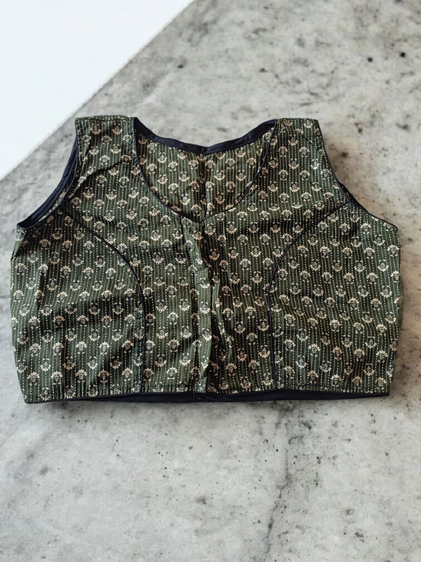 चंद्रप्रभा - Stitched Cotton Bagru Printed Sleeveless - Stitched Blouse | Tags: Bagru Cotton Sleeveless