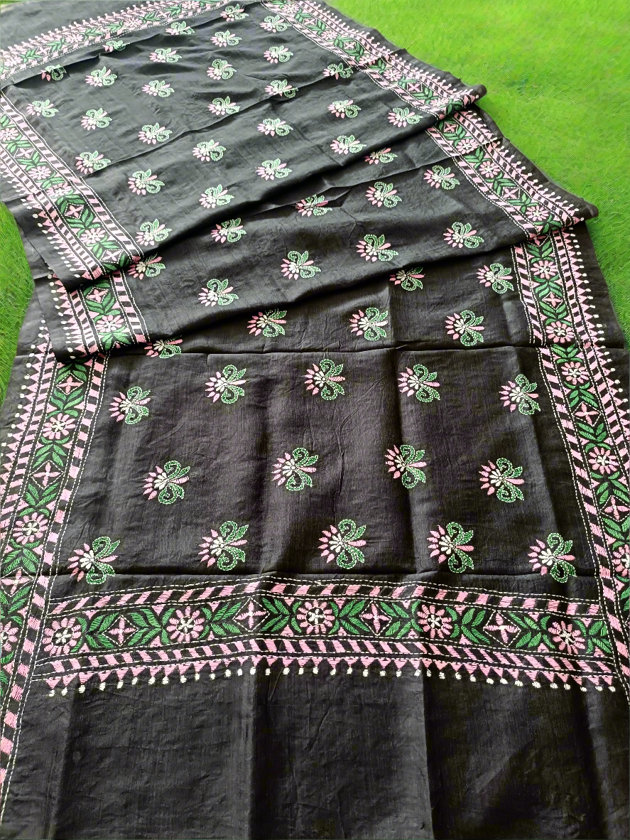 श्यामल पुष्प | Pink Blooms on Midnight