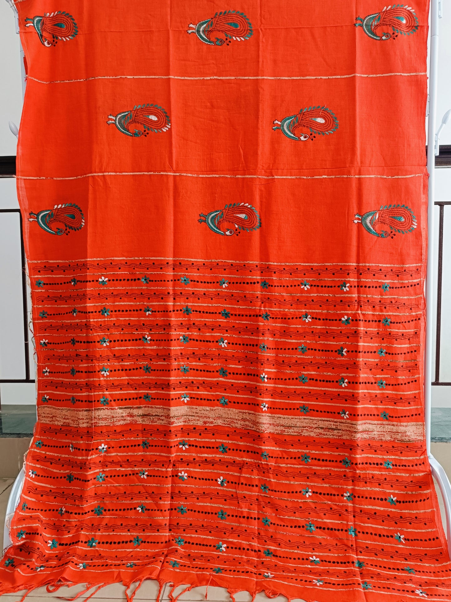 अर्वा - Handmade Kantha Stitch Khesh Cotton Saree