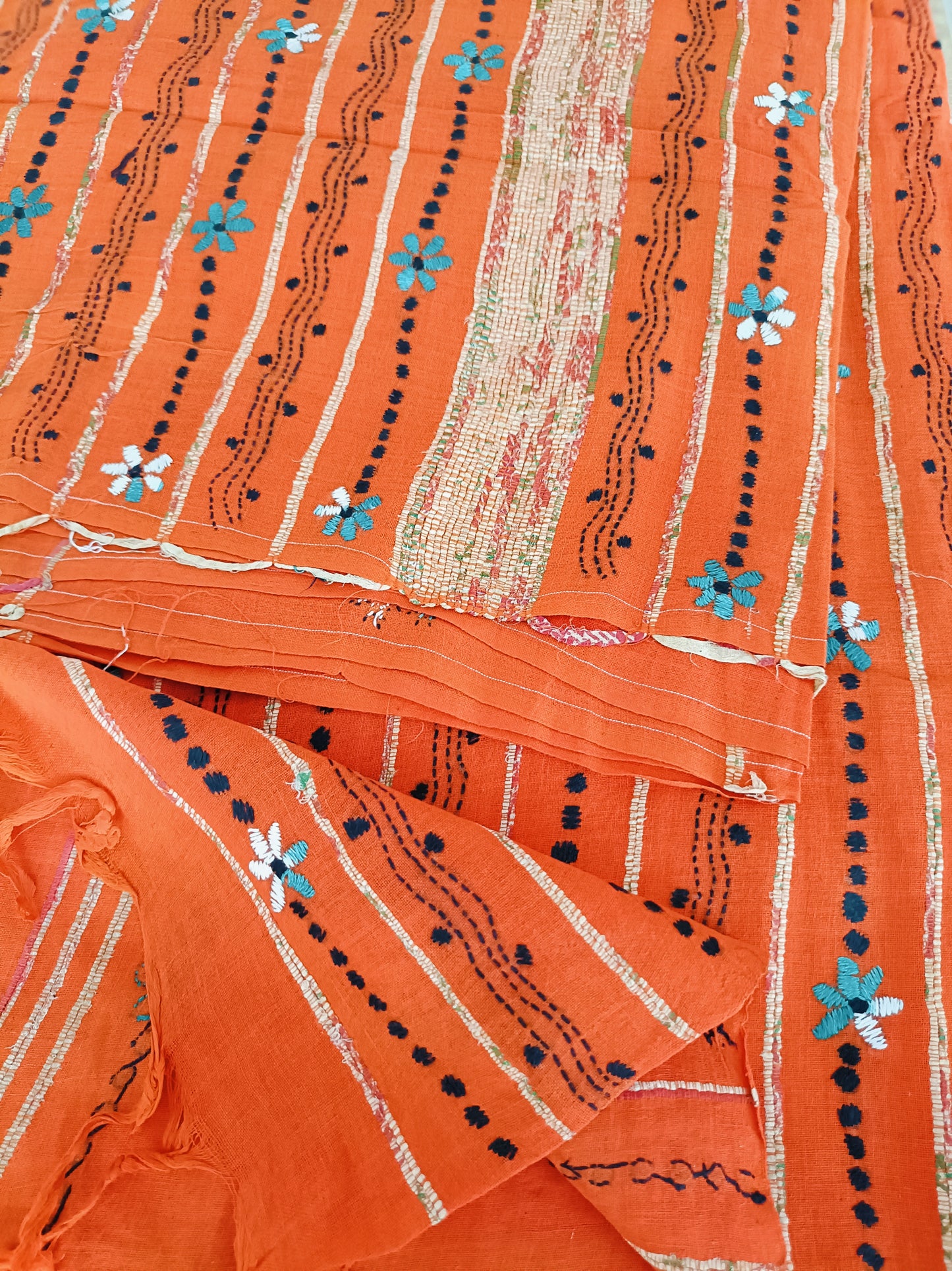 अर्वा - Handmade Kantha Stitch Khesh Cotton Saree