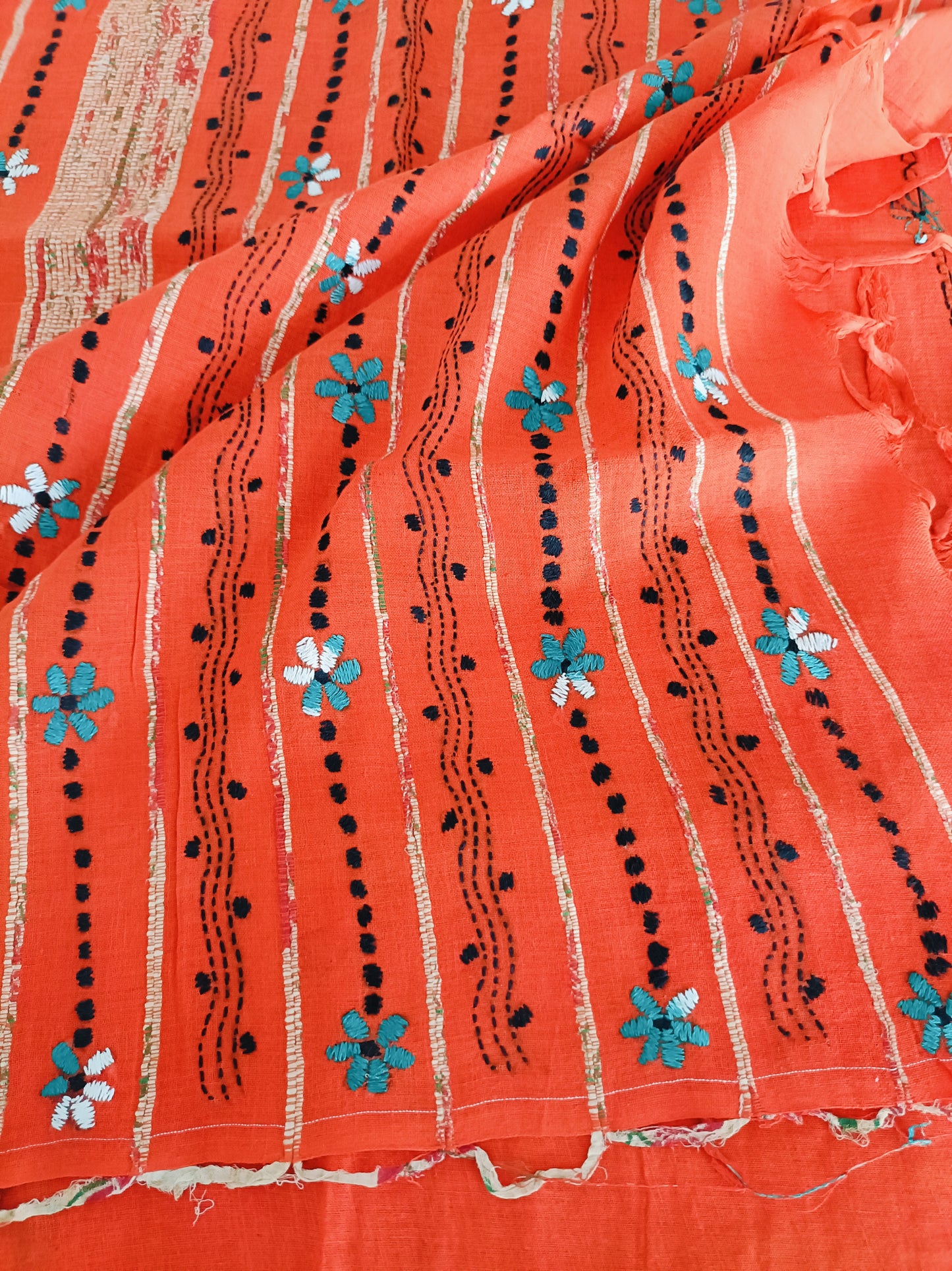अर्वा - Handmade Kantha Stitch Khesh Cotton Saree