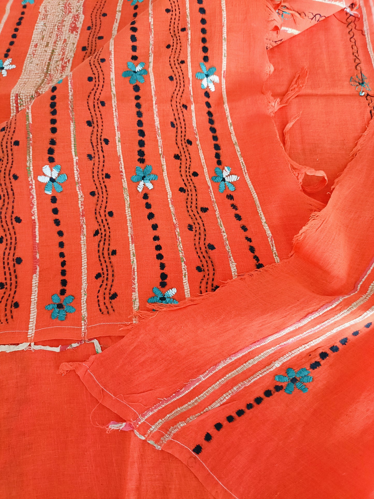 अर्वा - Handmade Kantha Stitch Khesh Cotton Saree