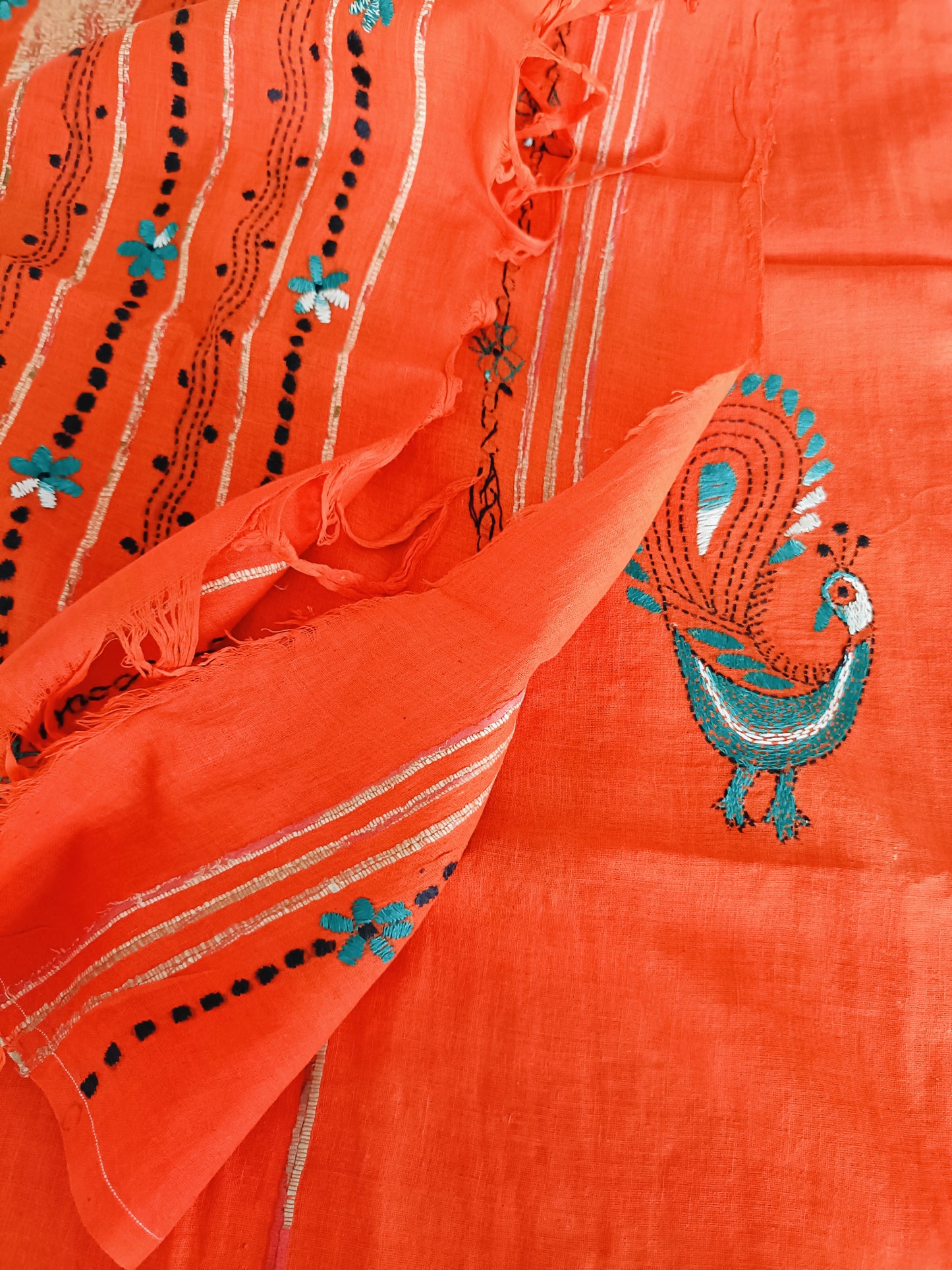 अर्वा - Handmade Kantha Stitch Khesh Cotton Saree