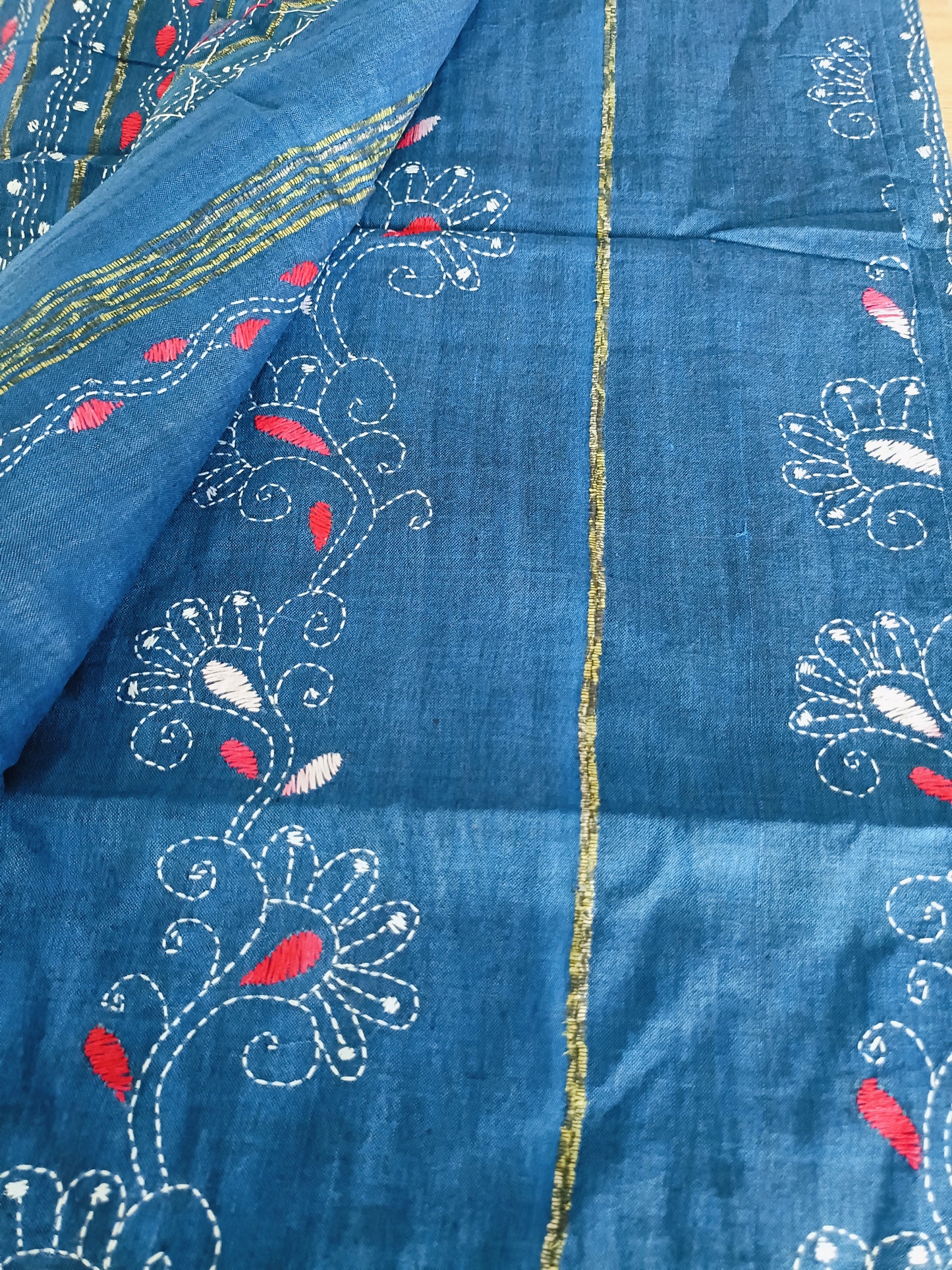नीलांजना - Handmade Kantha Stitch Khesh Cotton Saree