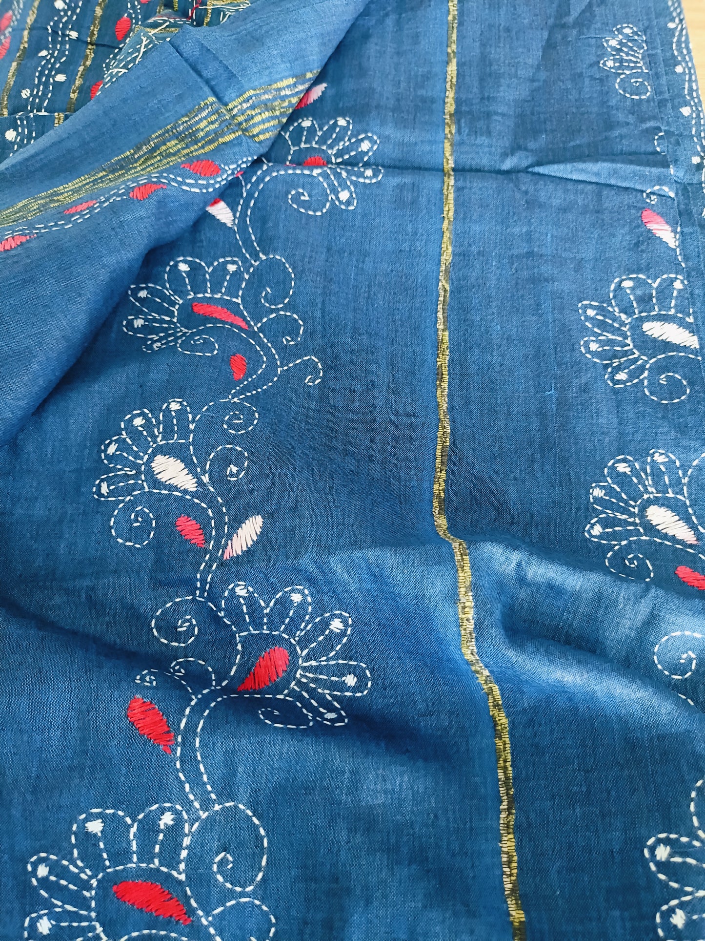 नीलांजना - Handmade Kantha Stitch Khesh Cotton Saree