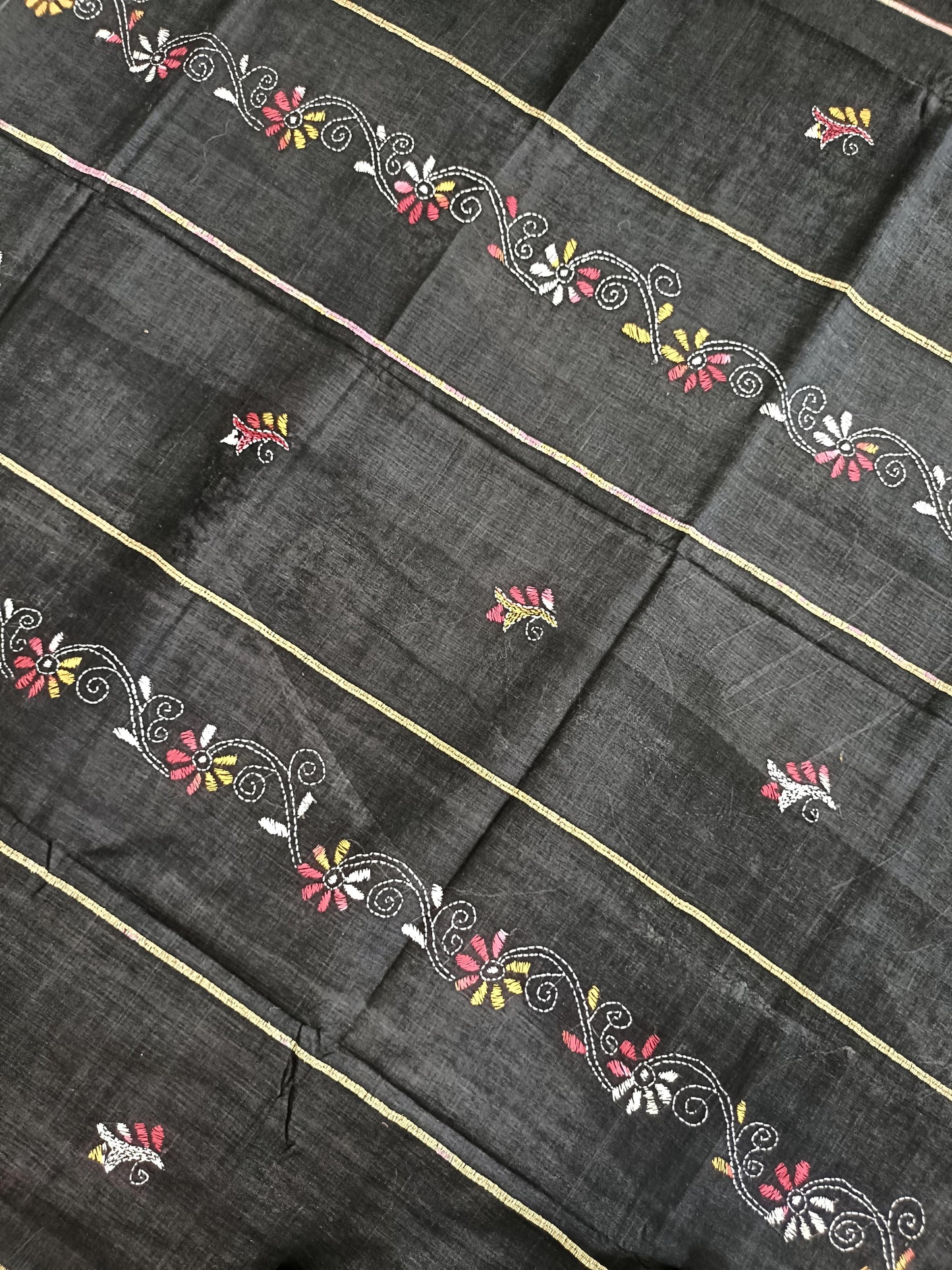 आर्या - Handmade Kantha Stitch Khesh Cotton Saree