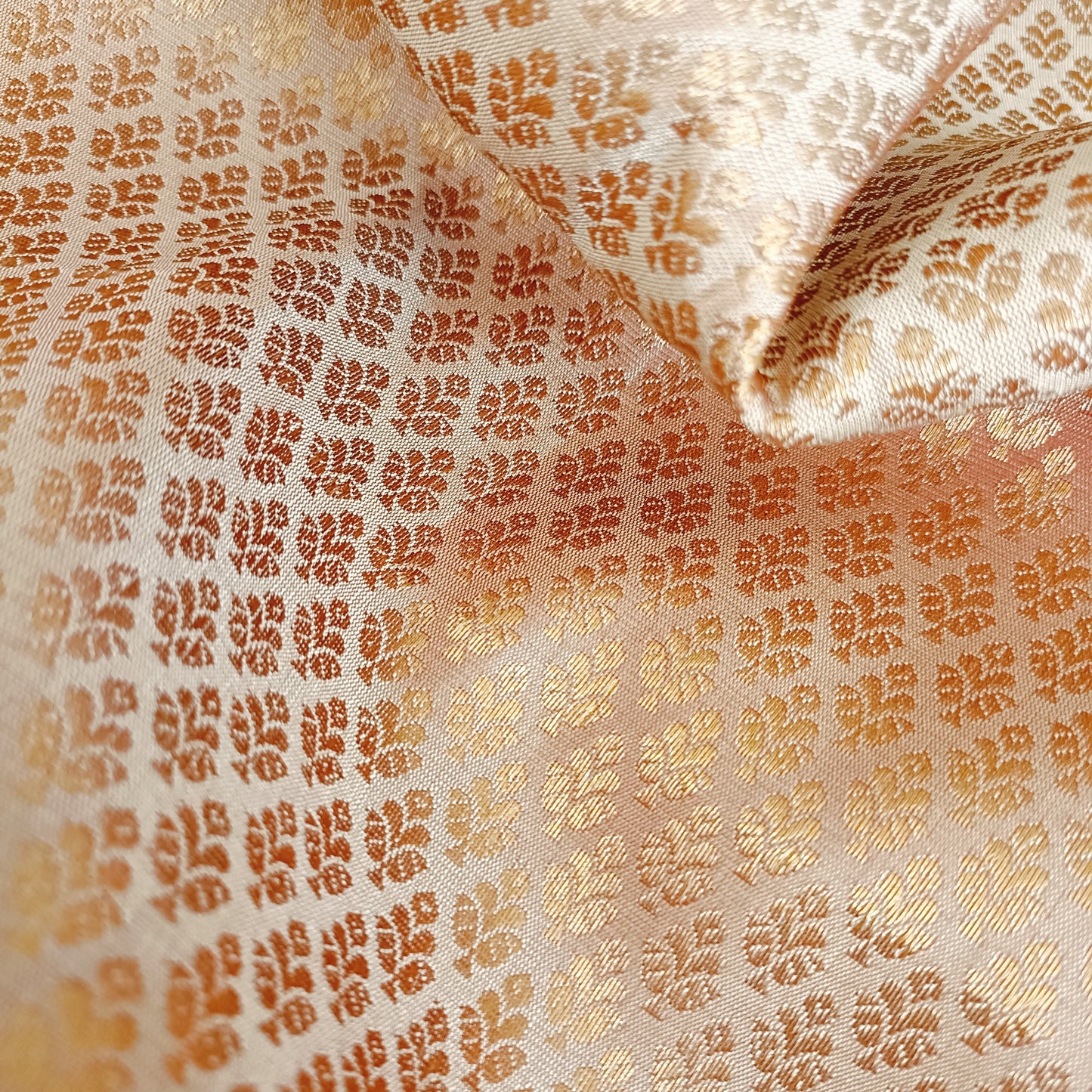 à¤¸à¥à¤µà¤°à¥à¤£ à¤à¤²à¤• - Premium Copper Gold Brocade Fabric - Fabric | Tags: Silk