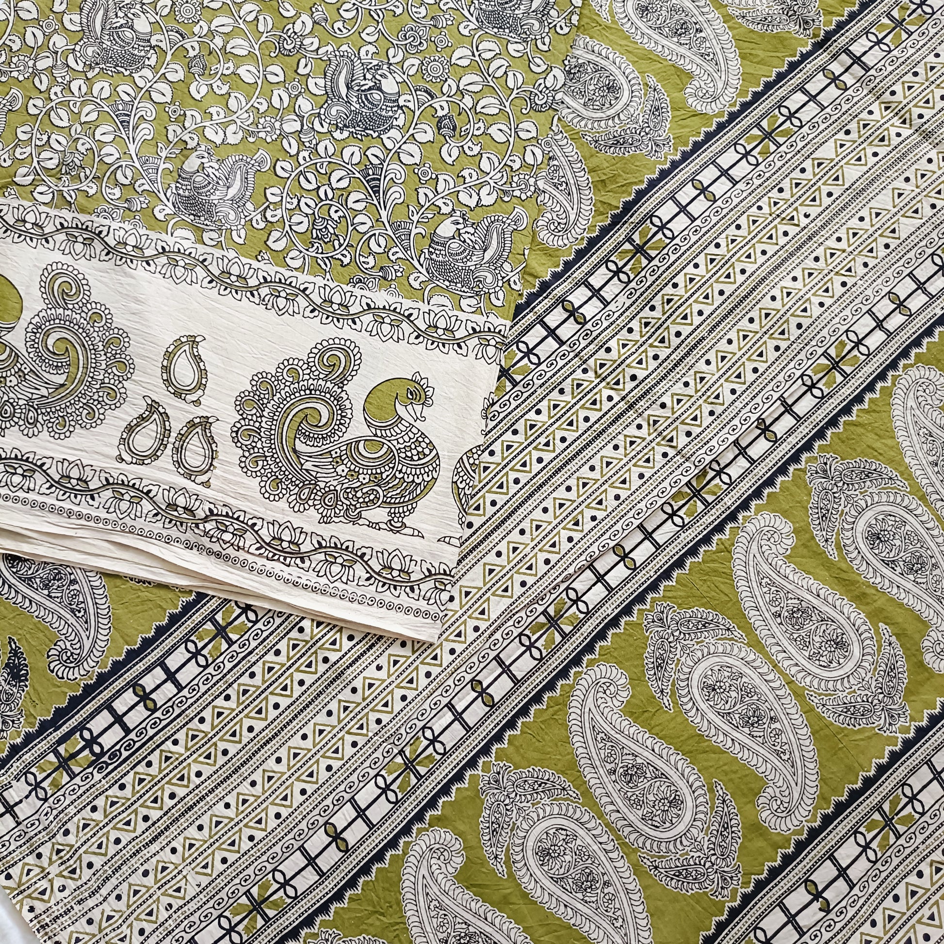 चक्रवर्ण चित्तचोर - Handmade Kalamkari Mul Cotton Sarees - Saree | Tags: Kalamkari Mul Cotton
