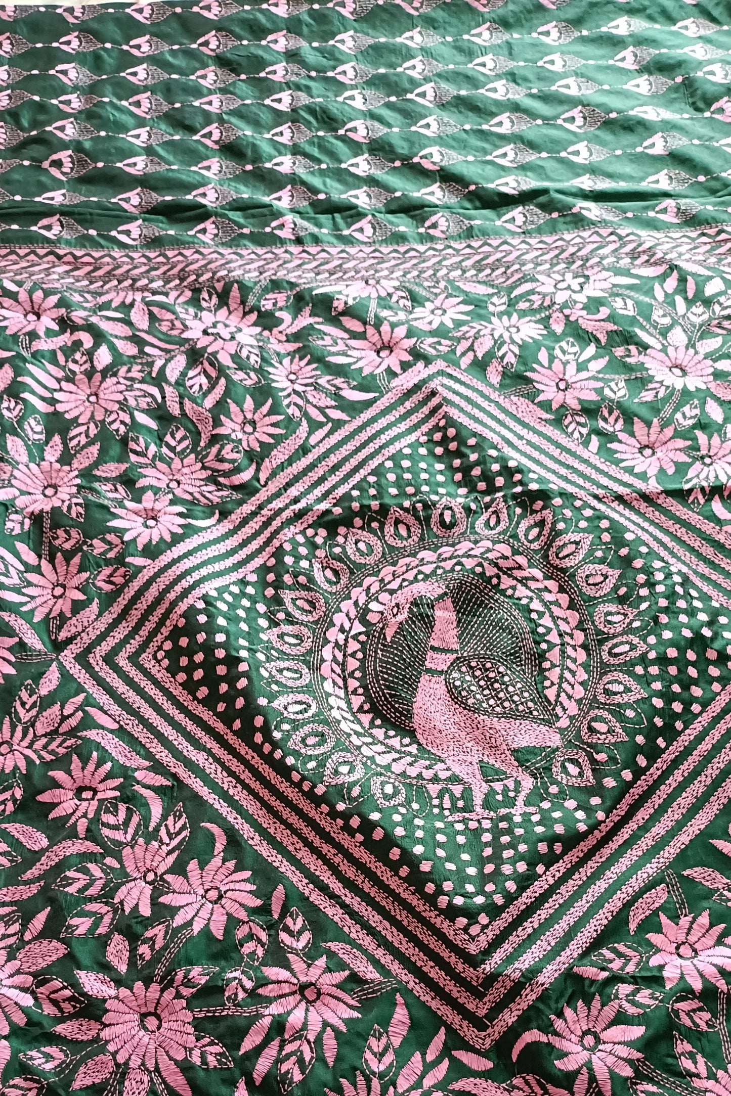 हस्तनिर्मित कांथा सिलाई रेशम साड़ी